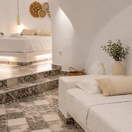 Heart Of Santorini - Cave ثيرا