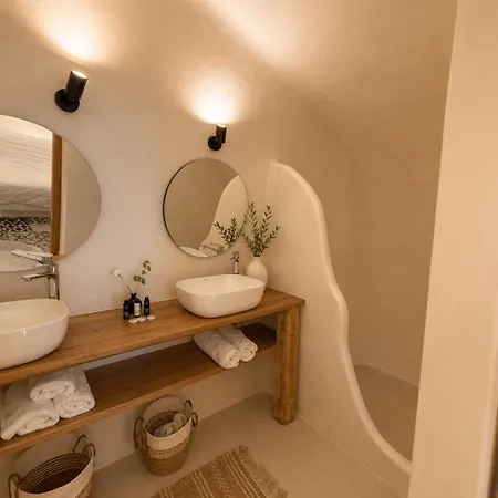 Heart Of Santorini - Cave *